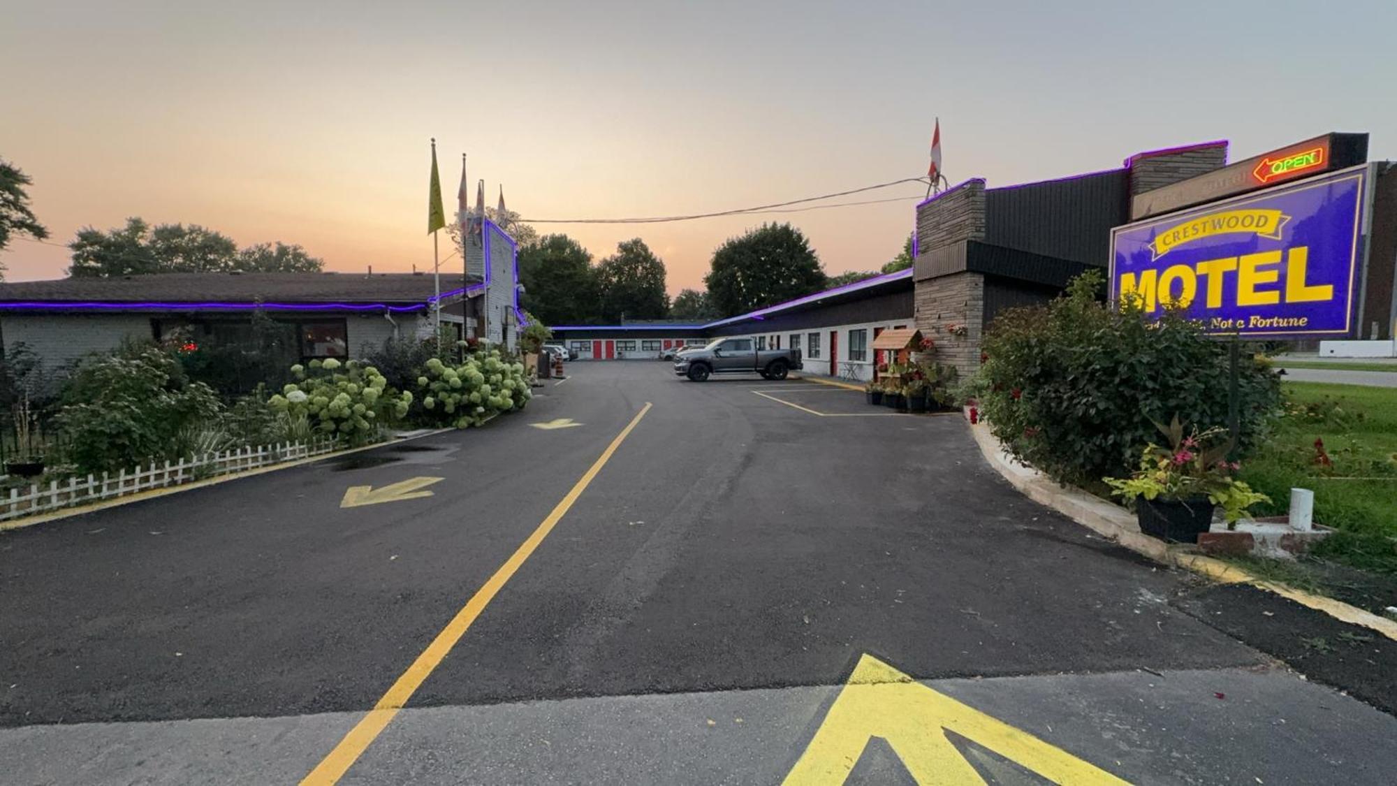 Crestwood Motel バーリントン エクステリア 写真